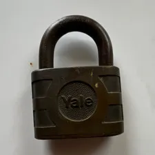 Yale RE11538 Keyed Padlock w/ 2 Keys Brown Small Metal 11mm Shackle