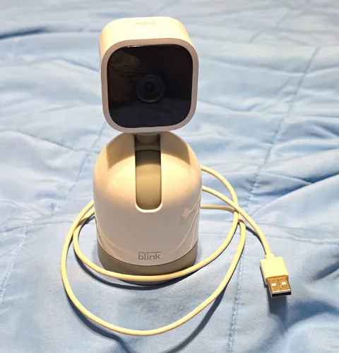 Blink Mini 1080p Indoor Wi-Fi IP Camera Pan/Tilt Mount With USB Cable   Unlinked