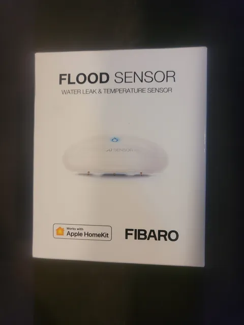 FIBARO FGBHFS-101 Flood Sensor  Water Leak & Temperature Sensor - Apple HomeKit