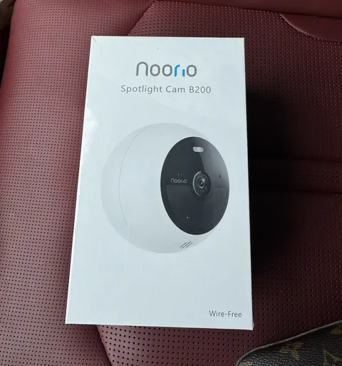 Noorio Spotlight Cam B200 1080p Wire-Free Wi-Fi Night Vision 2-Way Audio
