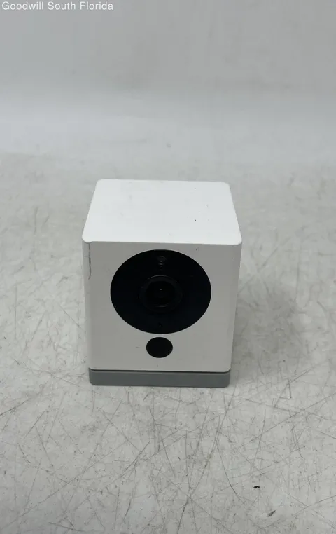 Wyze Cam V2 Model WYZEC2 White Indoor Security Surveillance Camera Untested