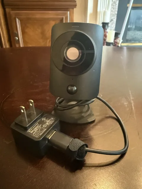 SimpliSafe SSCM1 Indoor Security Pet Camera 720p Wi-Fi Night Vision AC Adapter