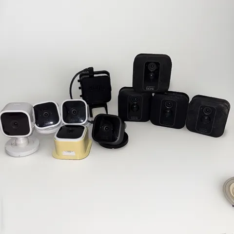 Blink Home Security Camera Lot: 5 Mini Indoor, 4 XT2 Outdoor Cameras &  Sync Hub