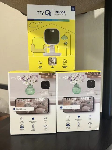 myQ Indoor Camera Gen 2 Smart Security Camera 2K HD Night Vision Motion Detectio