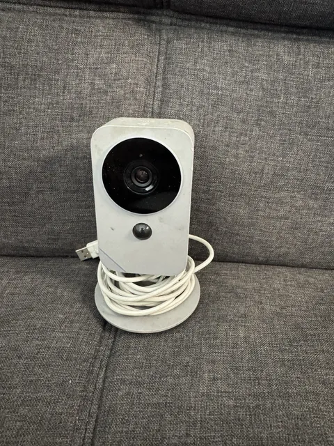 Blue by ADT  Wireless Indoor Camera [Model SCH2R0-29]