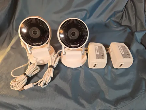 LOT OF 2 HONEYWELL iPCAM-WIC2 WIRELESS HD WIFI iP INDOOR VIDEO CAMERA