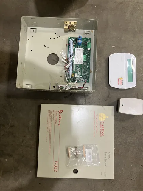DSC PC1832 V4.60 with PC5108 power series expansion module and keypad 