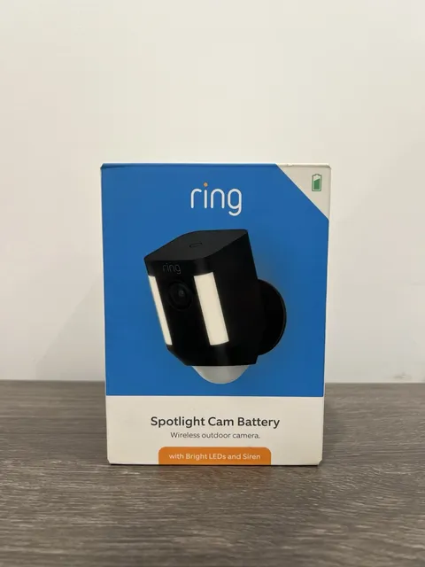 Ring Spotlight Cam Battery Outdoor Security Camera and Spotlight BRAND NEW