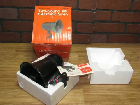 SAFE HOUSE 49-488DT Two Sound Electronic Siren Alarm Horn N.I.B.