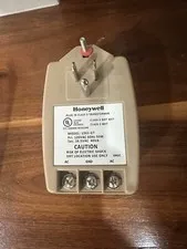 Honeywell 1361 16.5 40VA transformer 1361-GT