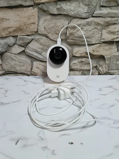 YI YHS-113-IR Indoor Wi-Fi IP Surveillance Camera 1080p White MicroSD Slot