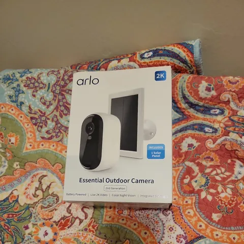 Arlo Essential Outdoor Wireless Live HD Security Camera 2nd Gen w/ Solar Panel