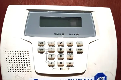 ADT  Honeywell 6137B Security Keypad  Untested For Parts or Replace LYNX PLUS