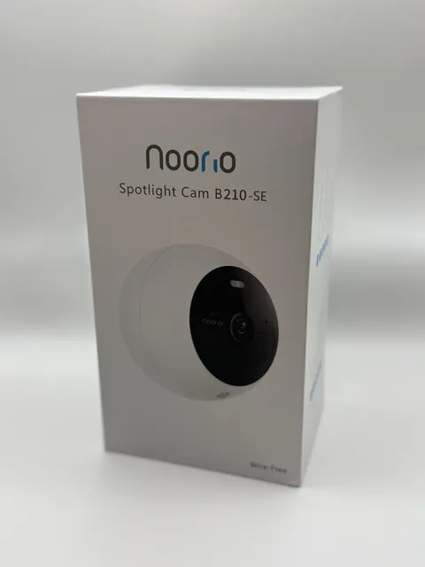Noorio Spotlight Cam B210-SE Wire-Free WiFi Outdoor Security Camera Night Vision