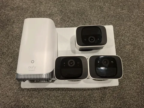 Eufy S220 SoloCam 2K WiFi Solar Wireless Security Camera kit (3 pack w/S380)