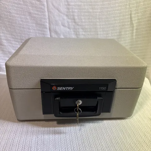 SENTRY 1150 Fireproof & Waterproof Safe Chest Lock box Portable Safety W/ 2 Keys