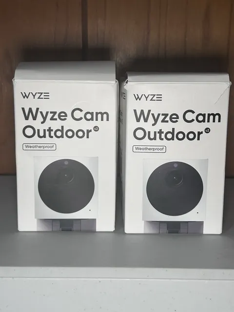 Wyze Cam V2 Wireless Rechargeable Outdoor Security Camera base Station Required