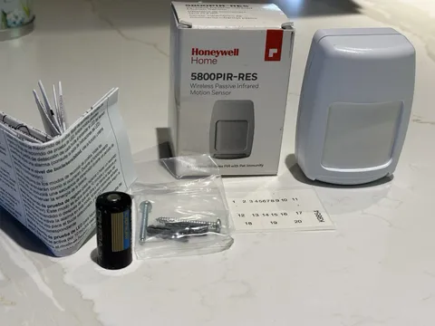 Honeywell 5800PIR-COM Wireless Passive Infrared Motion Sensor NEW (Open Box)