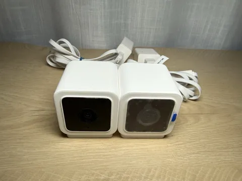 Wyze Cam v3 2-Pack White Wi-Fi Surveillance Dog Cameras  With Chargers WYZEC3