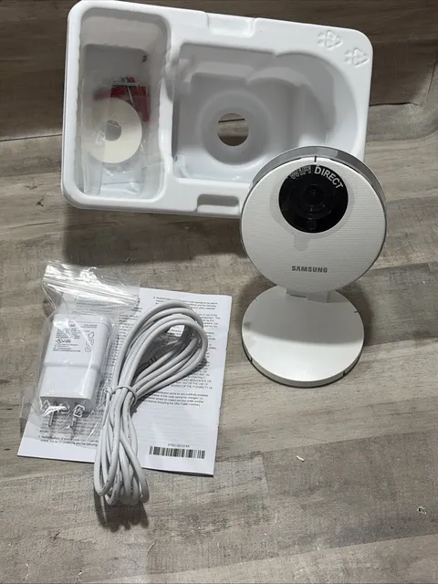 Samsung Smart Cam SNH-P6410BN Camera and Power Adapter