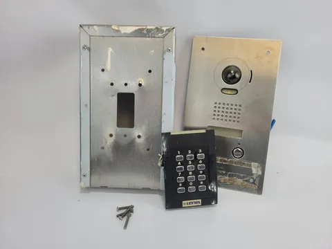 Aiphone Corporation IS-DVF Video Door Station + HID Multiclass RPK40CKNN Reader