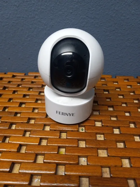 Fernye 4MP Indoor Wi-Fi Camera 2.4/5GHz Dual-Band With Night Vision