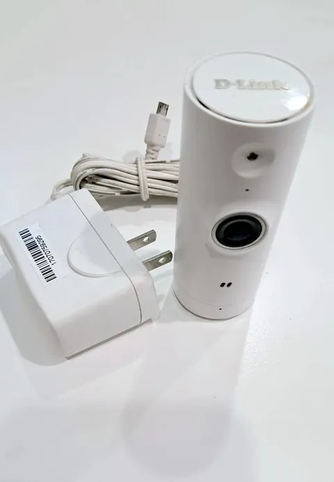 D-Link DCS-8000LH-US Wi-Fi Security Camera Mini Indoor with HD Day and Night...