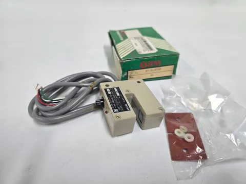 SUNX RT-610-10 U Shaped Slot Photoelectric Beam Sensor 12-24V Beige Cable