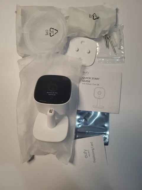 Eufy Indoor Cam 2k (T8400X) 32GB SD