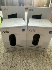 Arlo Ess. Outdoor 2nd Gen 2K Wireless Security Camera w/ Solar Pan-used 1 only