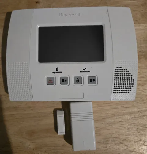 Honeywell LYNX Touch L5000 Wireless Security Control Panel, For Parts. 