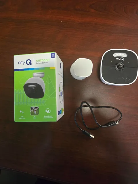 MyQ Wireless Outdoor 2K All-In-One Battery Camera MYQ-C39VXXW