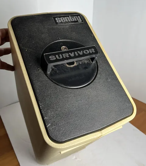 Vintage heavy duty Sentry Survivor Fire-Safe Deposit Box MISSING Key (unlocked)
