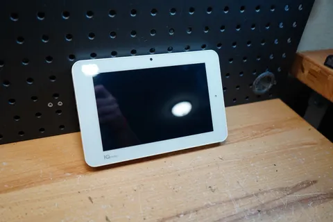 (G) Qolsys IQ Panel 2 Security System QS9201-1208-840 Panel Only