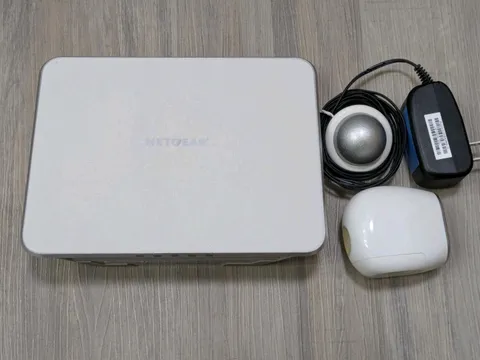 NETGEAR ARLO Base Station Wireless Wi-Fi VMB3000 Hub w/ 1 Camera Security 