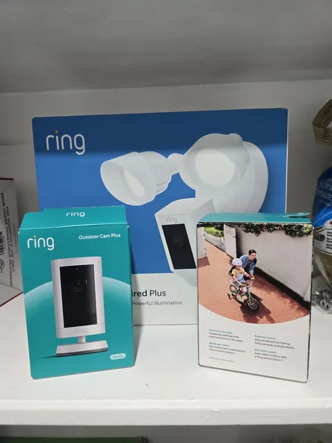 Kit 3 Camaras Ring Outdoor Cam Plus 2K Wi‑Fi