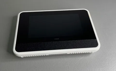 Vivint Smart Home Sky Control Panel Smart Hub VS-SH2000-C00