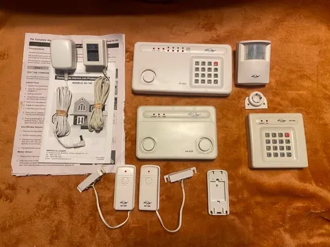 Skylink SC-100 Wireless Security System with Extra's SC-001 AA-433 KP-434
