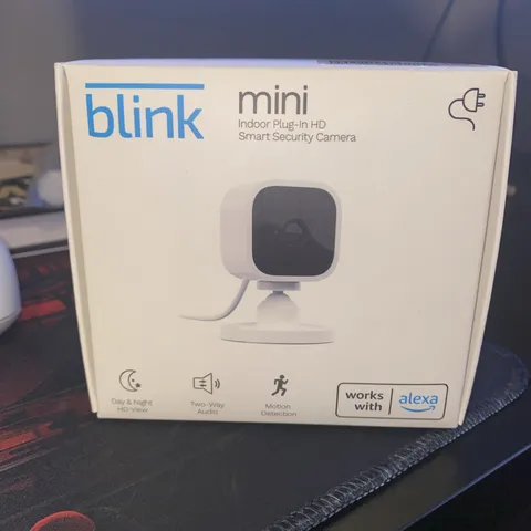 Blink Mini White Indoor Plug-In Live HD Smart Security Camera (New in Box)