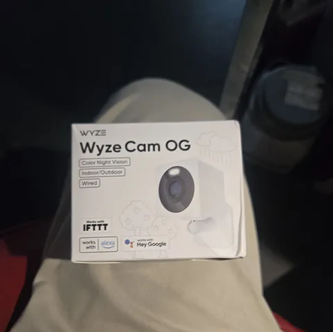 Wyze Cam OG 1080p Color Night Vision Spotlight White Wi-Fi Smart Camera - New