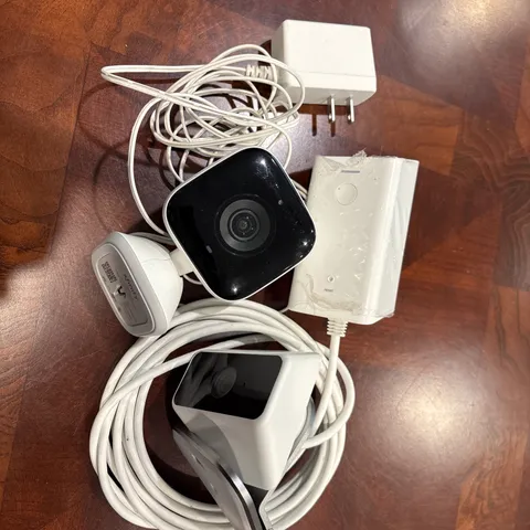 Lot of 2 Smart Home Security Cameras - Xfinity xCam3 & Blink Mini Indoor