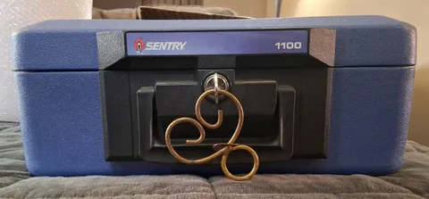 SENTRY SAFE 1100 BLUE FIREPROOF WATERPROOF LOCK BOX CHEST PORTABLE W/KEY