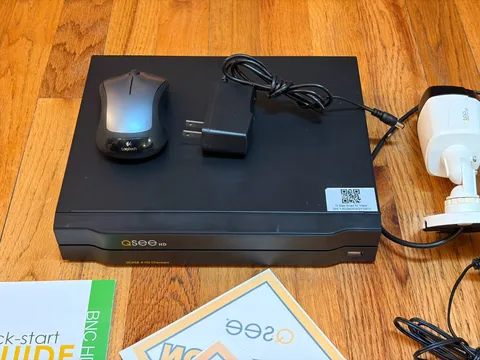 Q-See 8-Channel HD DVR QC958 Security System w/ 5 cameras & cables