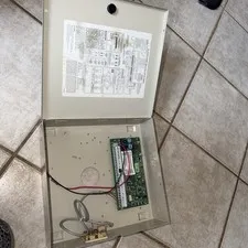 DSC power Series 1832 Alarm Panel with enclosure