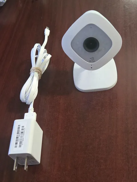 Netgear Arlo Q VMC3040 Alexa-Enabled Day Night Audio 1080p Cube Camera White