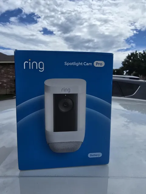 Spotlight Cam Pro, Battery with 2K Video and Ring Vision - White