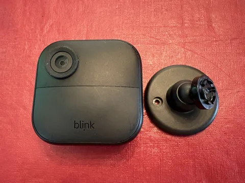 BLINK OUTDOOR 4th GEN W/CAMERA MOUNT SECURITY HD CAMERA WiFi/ NO SYNC MODULE