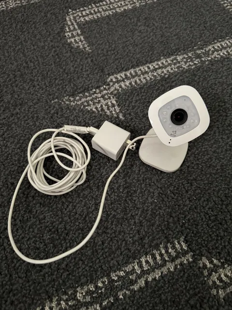 Arlo Q  1080p HD wireless Security Camera, 2-way audio/Indoor  VCM3040