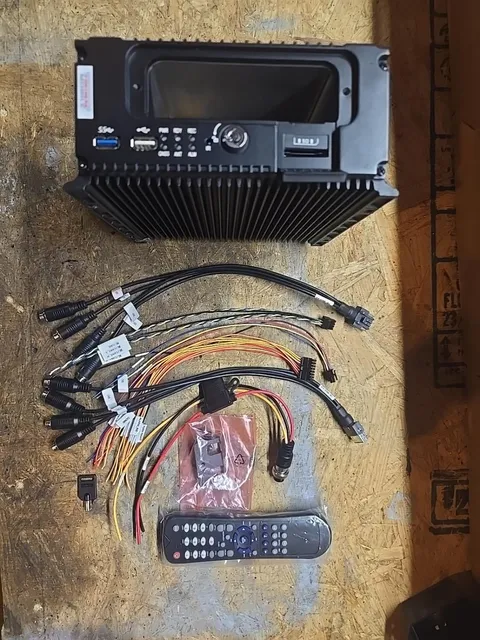 SVMD-HPT402 8CH Mobile DVR Vehicle Recorder Harnesses Power Remote WWR