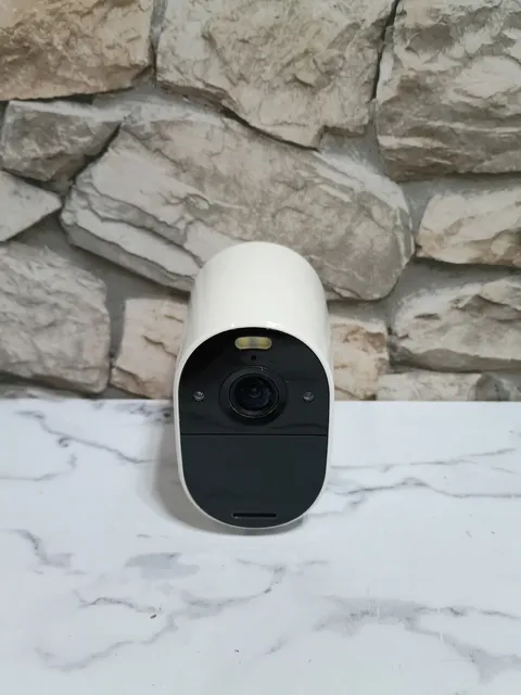 Arlo Essential VMC2030 Spotlight Single Wireless Indoor/Outdoor Camera